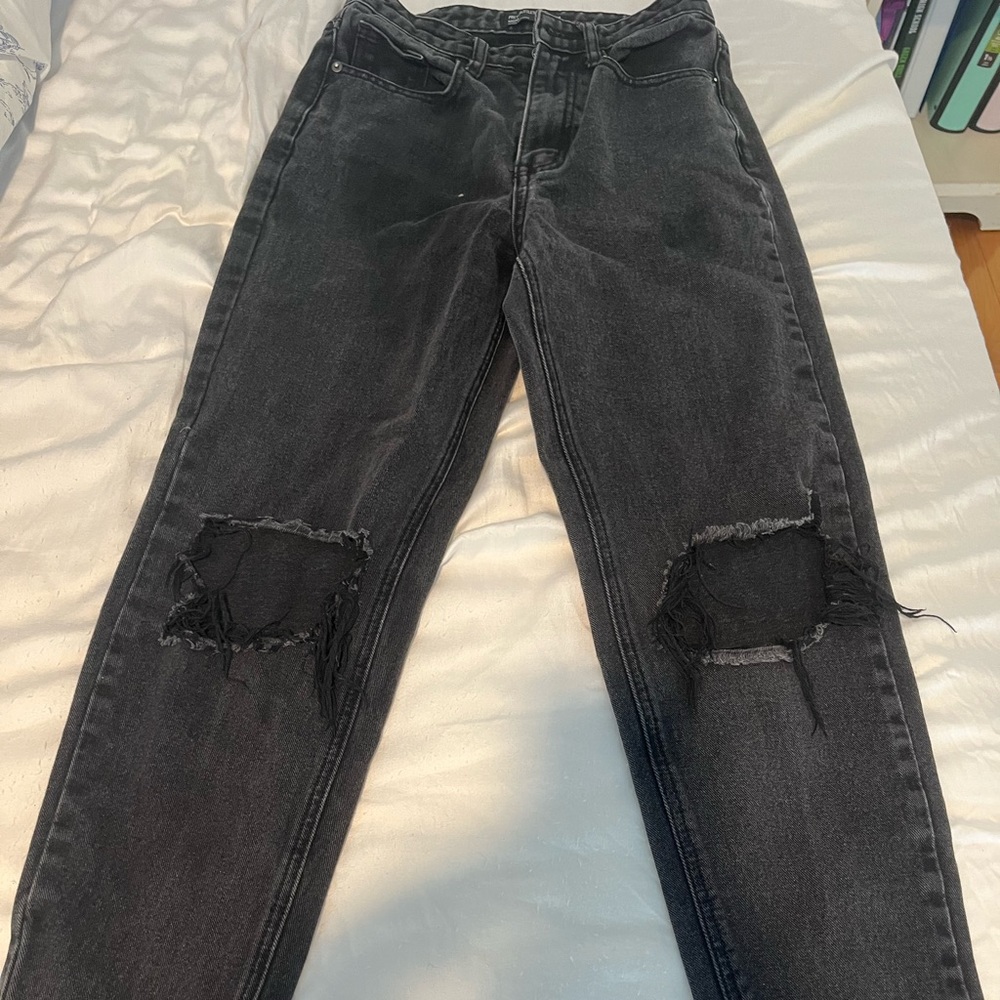 PRETTYLITTLETHING BLACK DENIM MOM JEANS